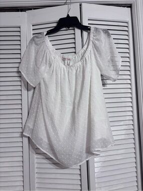 Mi Amore White Swiss Dot Peasant Top